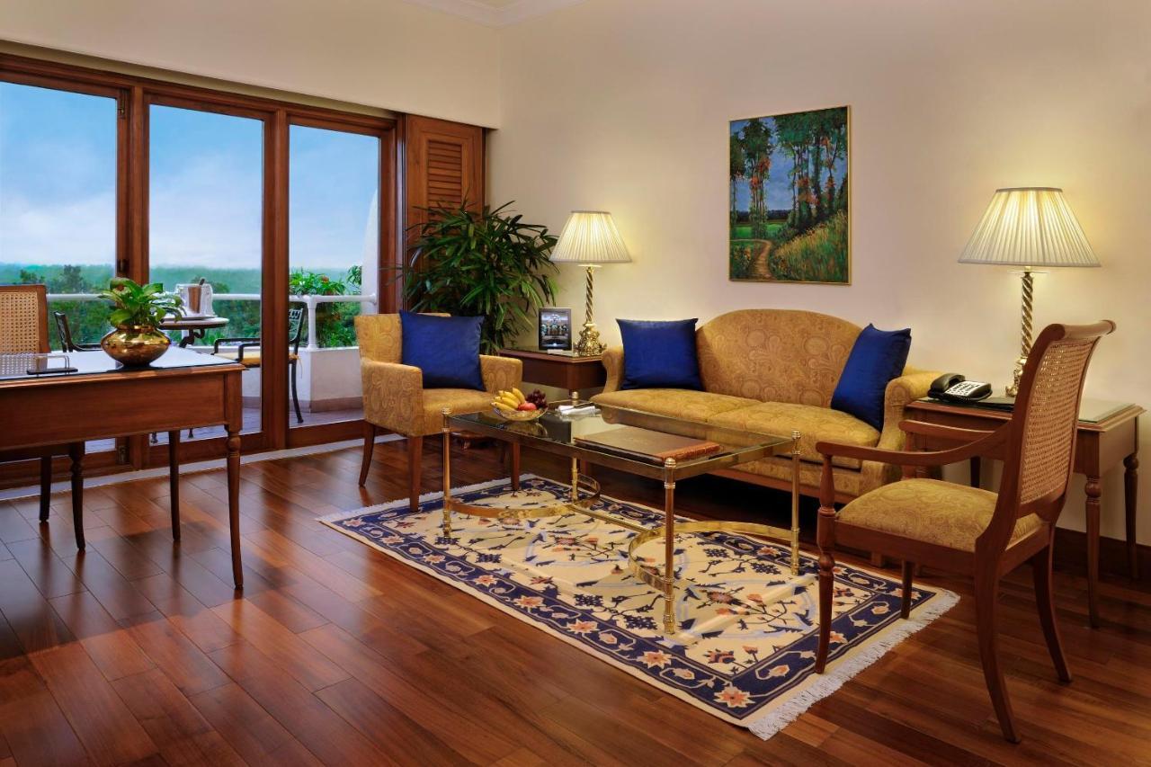 Hotel The Oberoi Bengaluru Zewnętrze zdjęcie A living room at the Taj Bengal