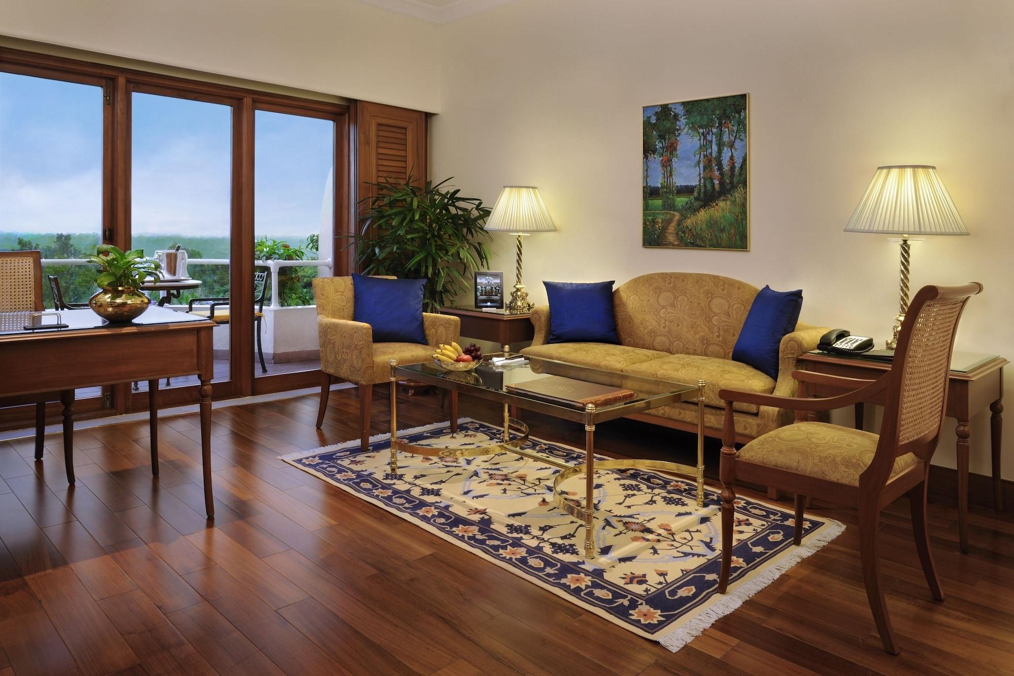 Hotel The Oberoi Bengaluru Zewnętrze zdjęcie A living room at the Taj Bengal